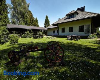 Stylowy Zajazd Pod Czarnym Kogutem - Czarna - Building