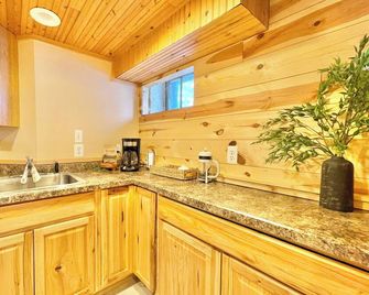 Downtown Studio! Mins to Local Shops, Restaurants & Brewries! - Grand Rapids - Cucina