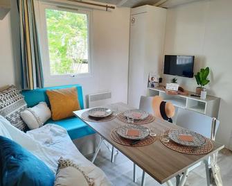 Camping De Chalons-En-Champagne - Châlons-en-Champagne - Essbereich