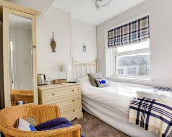 Sunrise Guest House - Bude - Bedroom
