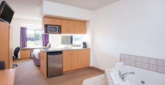 Microtel Inn & Suites by Wyndham Plattsburgh - Plattsburgh