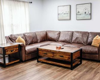 Sojourn Bayview Sanctuary Home Sleeps 6 - Norfolk - Wohnzimmer