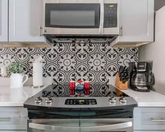 Hidden Garden Retreat in the Heart of Historic Savannah - Savannah - Cocina