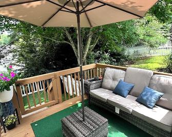 Peaceful Home, Walkable to Main Street Matthews - Matthews - Balkón