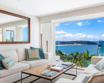 The View By Palm Beach Holiday Rentals - Palm Beach - Living room