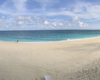 2BR Beachfront Condo - Paradise Island - Direct Beach Access & Steps to Atlantis - Nasáu - Playa