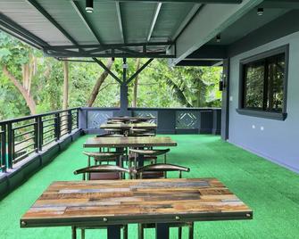 Sailing Inn Coron - Coron