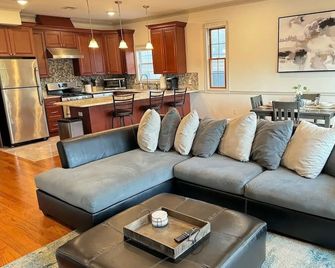 Huge Cozy Jersey City Oasis With Double Balcony - 20 Mins to Nyc - Jersey City - Pokój dzienny