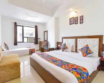 Fabhotel Nakshatra Palace - 1km From Neelkanth Dhaam - Haridwar - Slaapkamer