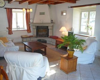 Beautiful quiet stone house in peaceful hamlet in Auvergne - Saugues - Salon