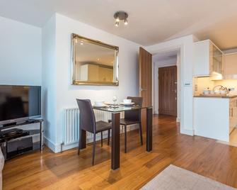 Curlew - In the Heart of Poole Town, Moments from Poole Quay - Poole - Yemek odası