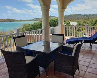 Another Day in Paradise, Luxury Villa on the Beach with private pool !! - Christiansted - Balcon