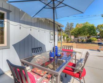 Country Charm Cottage - Oroville - Patio