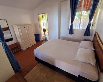 Oceanview with tropical bathroom - Brisas de Zicatela - Schlafzimmer