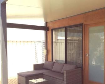 Private Studio Accomodation. Fully self contained with private outdoor living. - Green Head - Sala de estar
