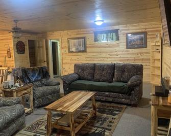 Cozy two bedroom cabin with indoor fireplace - New Lisbon - Living room