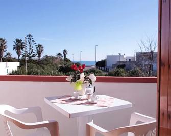 Case ad Oriente - Residence Tre Palme - Torre Dell'Orso - Balcon