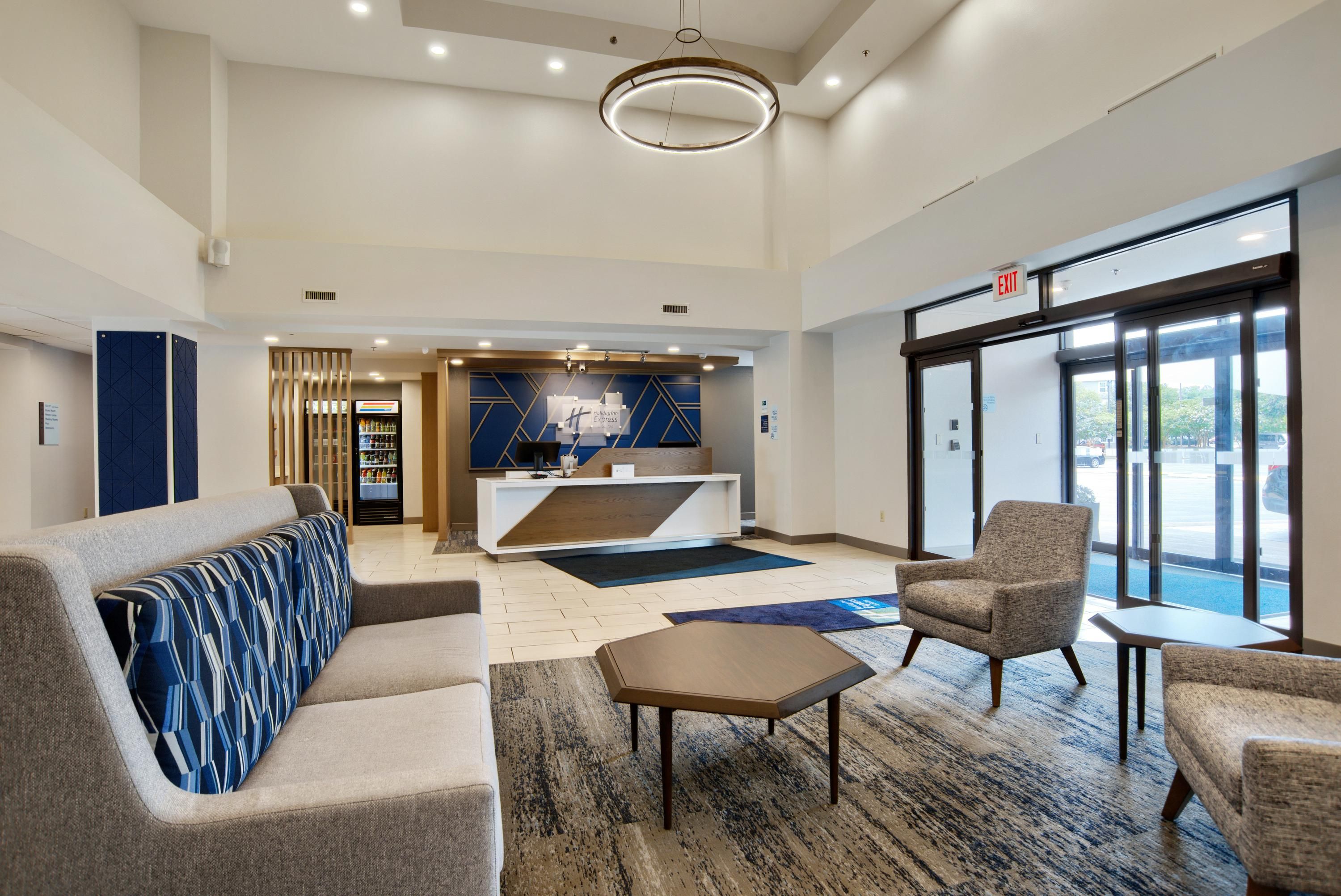 هوليداي إن إكسبرس موبيل اIي-65 باي آيتش جي - موبيل - ردهة