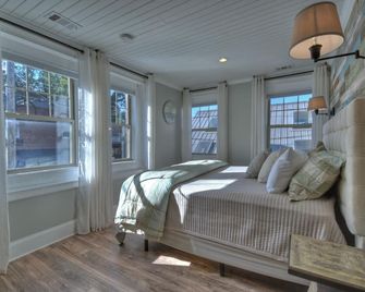 Luxury modern rustic suite in downtown Blue Ridge - Newly Remodeled & Updated! - Blue Ridge - Bedroom