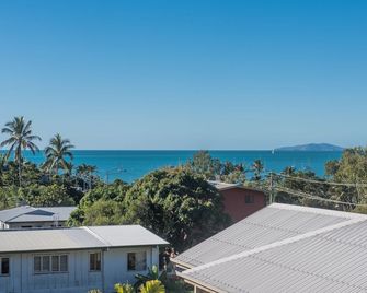 Alpha 8 on Waterson - Airlie Beach - Airlie Beach