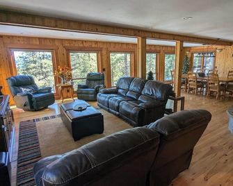 Private Lake-view Cabin with Space for Everyone, 4 bedrooms plus bonus room - Tahoma - Living room