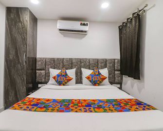 Via Roadway Inn - New Delhi - Bedroom