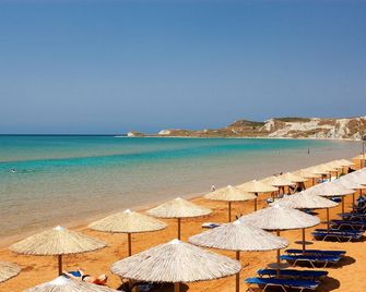 Apollonion Asterias Resort and Spa - Lixouri - Strand