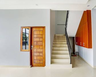 Hotel O Beda Arga Near Rs Royal Prima Ayahanda - Kota Medan - Tangga
