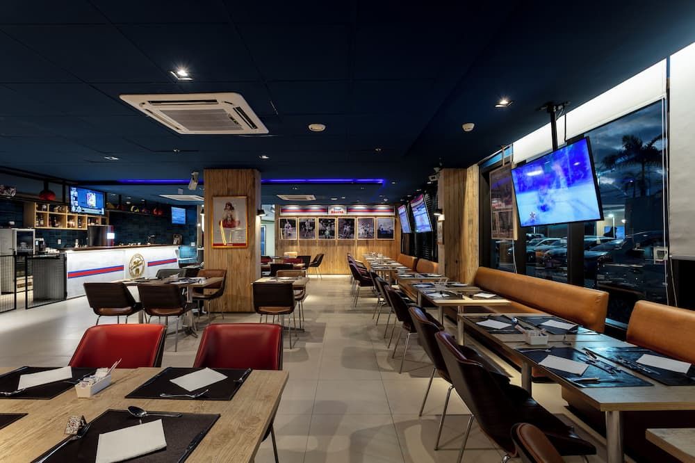 بست ويسترن سالفادور هانجار أيروبورتو - سلفادور - بار