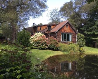 Stunning, Secluded Log Home Surrounded by Woods and Water - Andes - Edifício