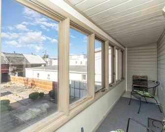 Unique Downtown Elizabethtown 3BR Apt w/ Event Space - Lancaster County, Hershey - Elizabethtown - Balcony