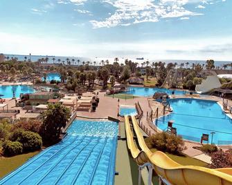 Beach & Fun: Cozy Studio - La Pineda - Pool