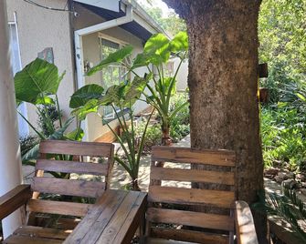 Birchways Backpackers - Pretoria - Terasa