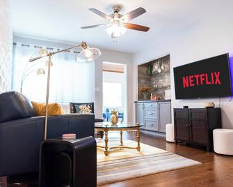 City Cottage with Mid Century Modern Vibe - Orlando