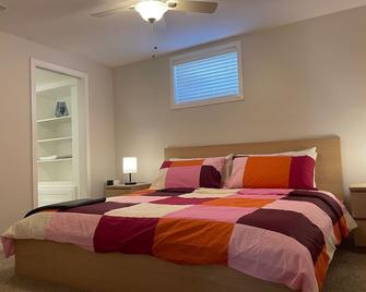 Welcome to Shibly's Retreat - Edmonton - Sypialnia