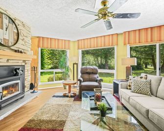 Fairway Forest Retreat! - Mount Hood Village - Salon