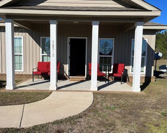 Eastern Shore Get-a-Way - Daphne - Patio