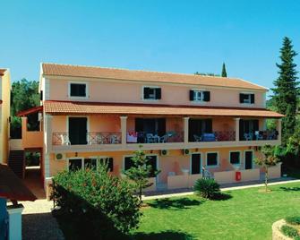 Oula maisonettes - Kavos - Budova