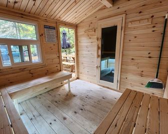 The Hidden Porch at Sir Sam's (hot tub & sauna) - Eagle Lake - Spa