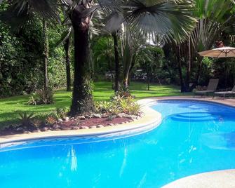Playa Negra Guesthouse - Кахуіта - Басейн
