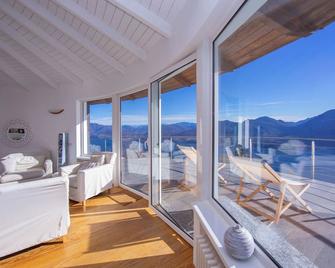 The Perfect View Loft - Happy Rentals - Premeno - Living room