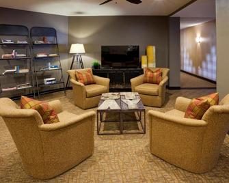 GrandStay Hotel & Suites La Crosse - La Crosse - Oleskelutila