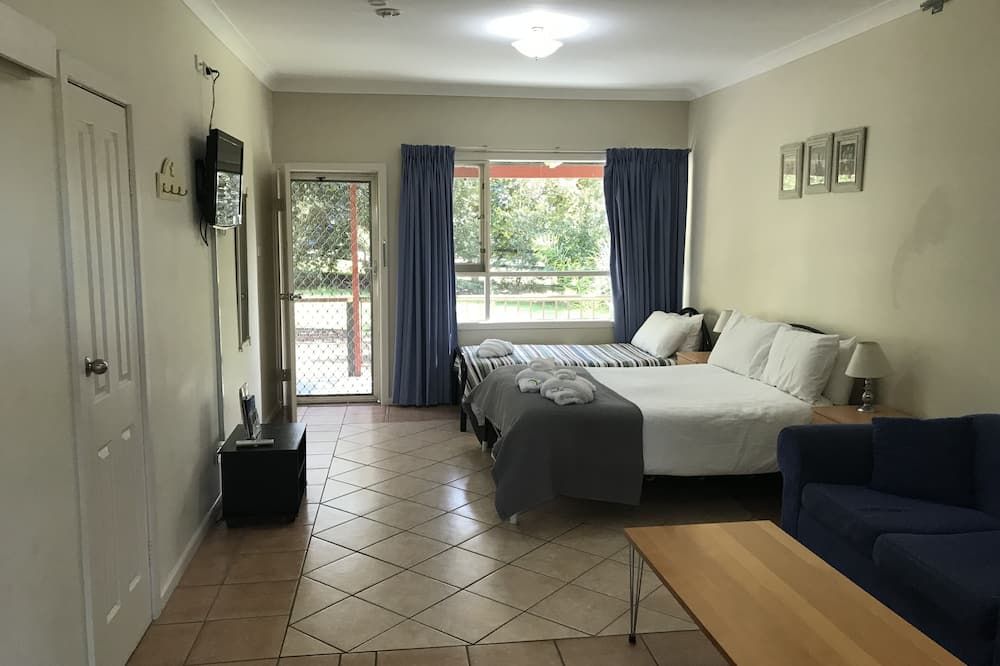Wamberal Cottage - Terrigal - Bedroom