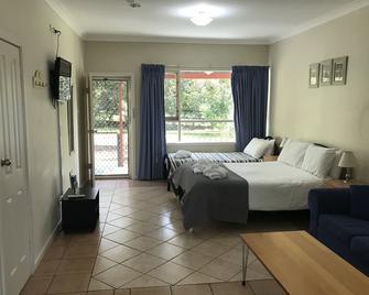 Wamberal Cottage Close to Terrigal - Terrigal - Bedroom