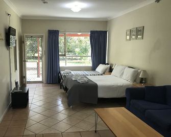 Wamberal Cottage - Terrigal - Bedroom