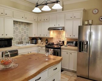 Quaint 4 Bedroom Farmhouse near Round Top, New Ulm - New Ulm - Cucina