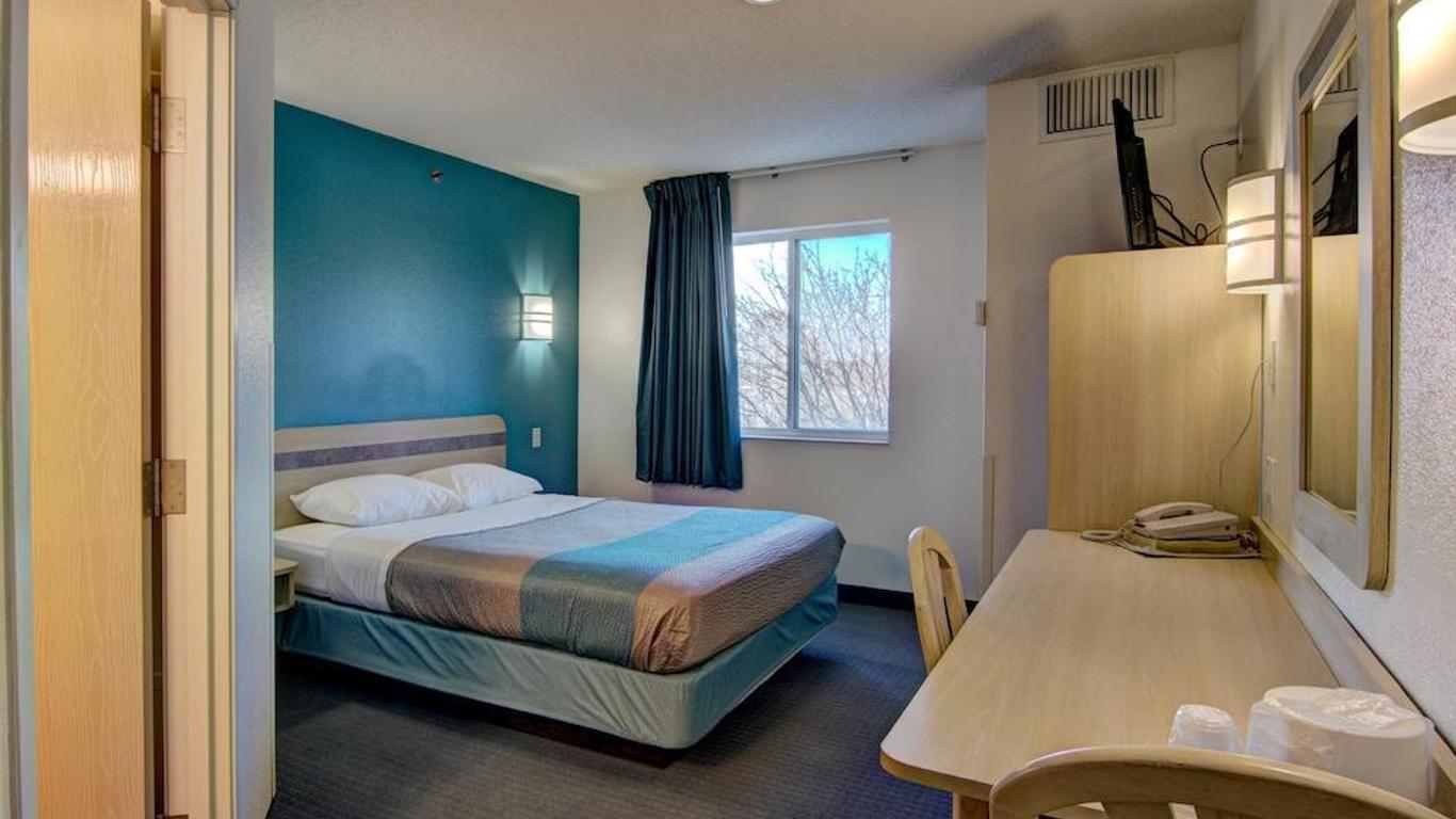 Motel 6 Menomonie