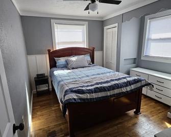 The Circleview Suite! - Beckley - Bedroom