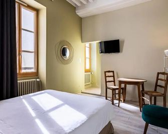 Logis Hostellerie Bressane - Saint-Germain-du-Bois - Camera da letto