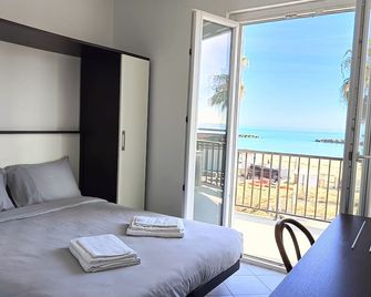 Lido Rooms And Apartments - Fermo - Bedroom
